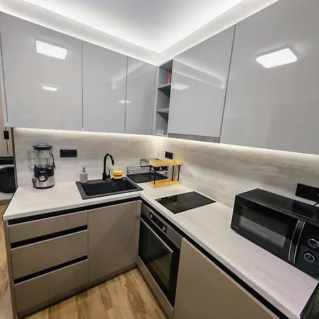 Cozy In Center Apartment